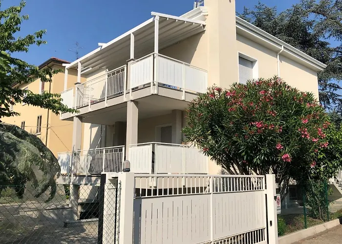 A Due Passi Dal Centro Storico Di 이몰라